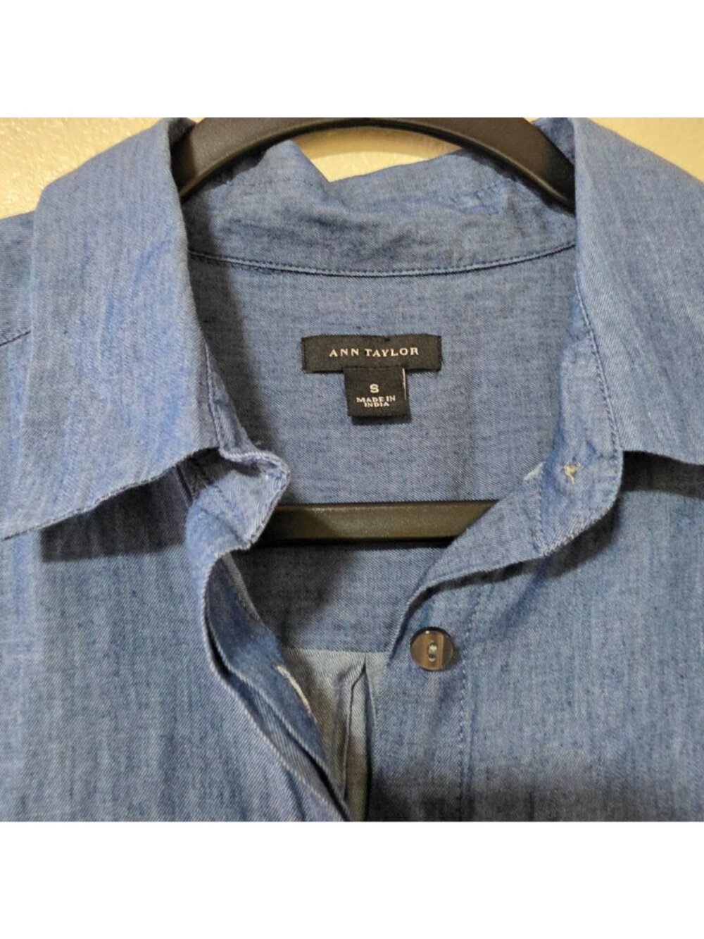 Ann Taylor Blue Chambray Button Down Shirt Long Sleeve Women’s Size S - Picture 4 of 5